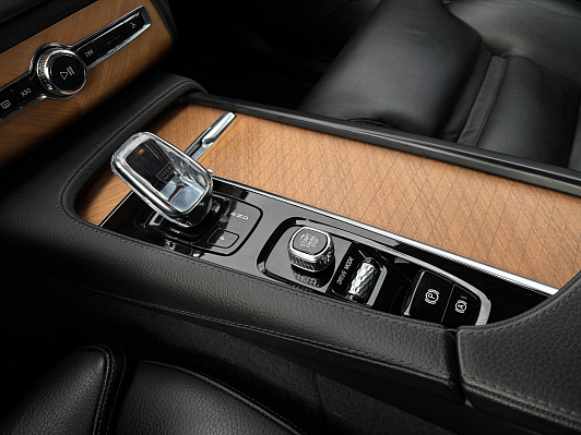 Volvo XC90 R-Design, 2020 года, пробег 80700 км