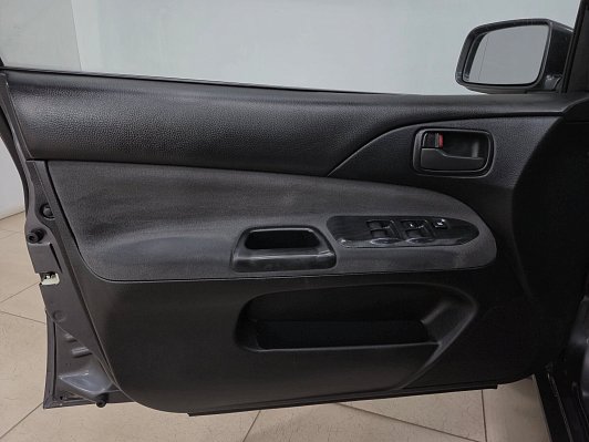 Mitsubishi Lancer, 2004 года, пробег 181755 км