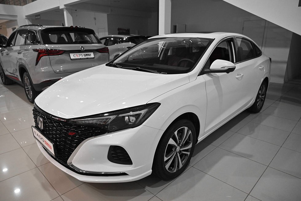 Changan Eado Plus Стандарт, белый