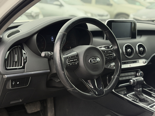 Kia Stinger Luxe, 2019 года, пробег 130395 км