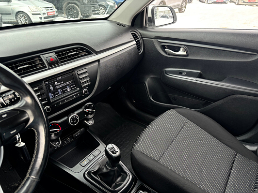 Kia Rio Luxe, 2018 года, пробег 134617 км