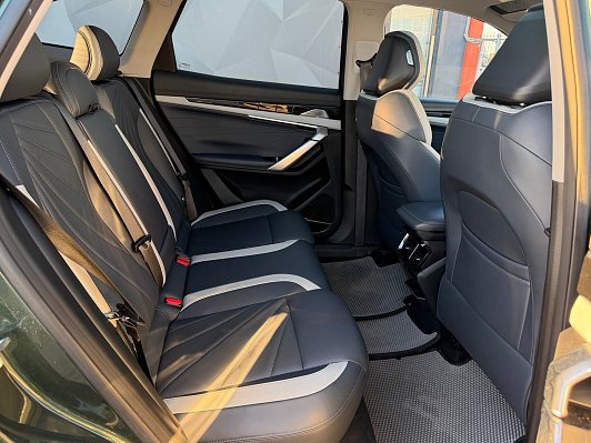 Geely Atlas Flagship, 2024 года, пробег 113000 км