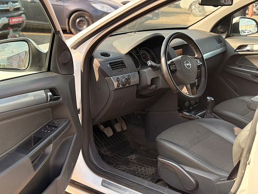 Opel Astra, 2013 года, пробег 210036 км