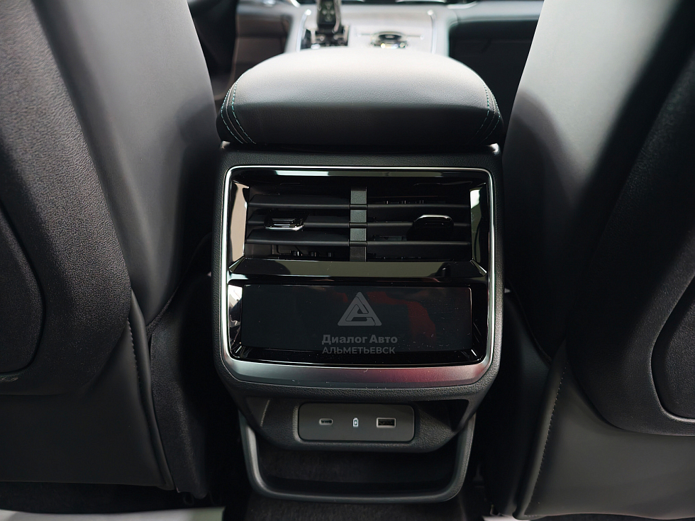 Geely Monjaro Флагман, белый