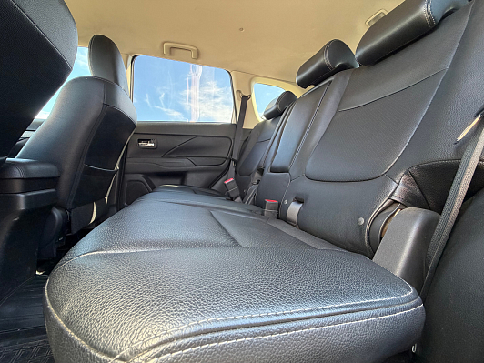 Mitsubishi Outlander Instyle, 2015 года, пробег 227000 км