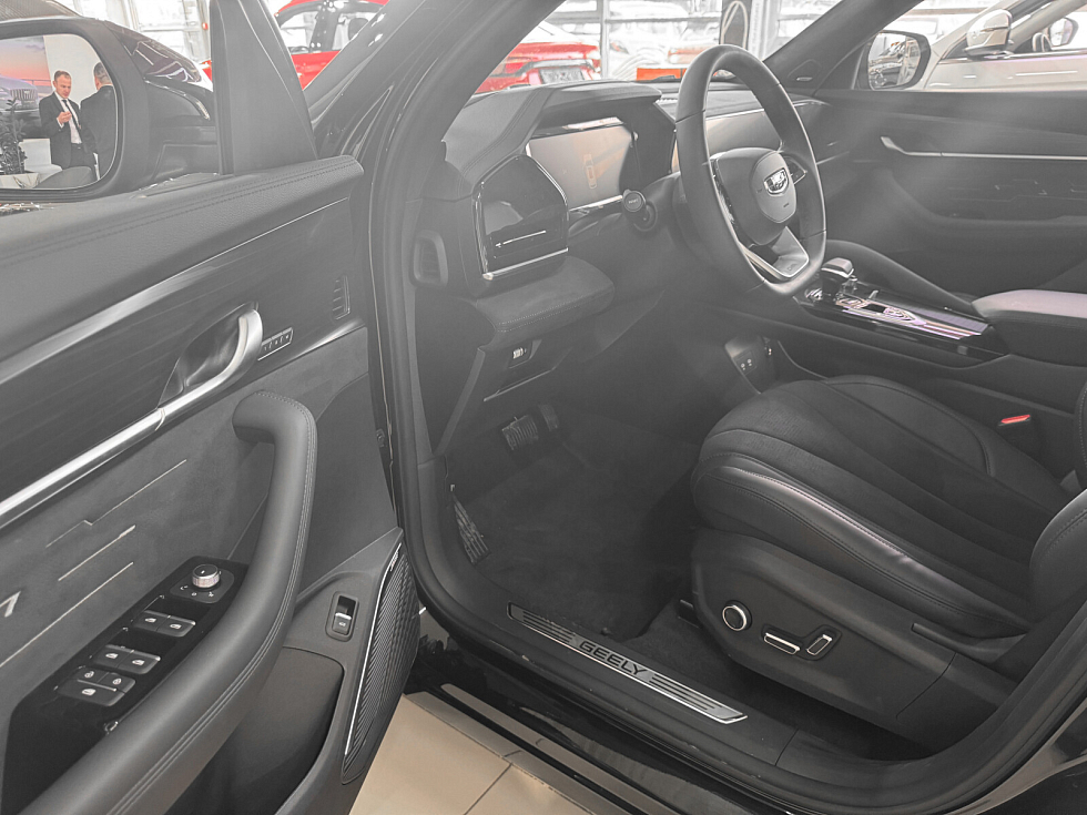 Geely Monjaro Флагман, черный