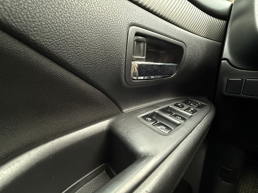 Mitsubishi Outlander Intense, 2018 года, пробег 172000 км