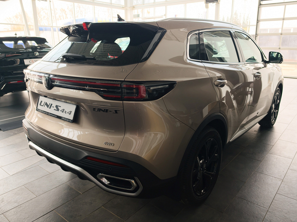 Changan UNI-S Техно, золотой