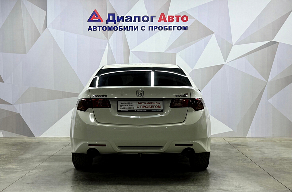 Honda Accord, 2011 года, пробег 204402 км