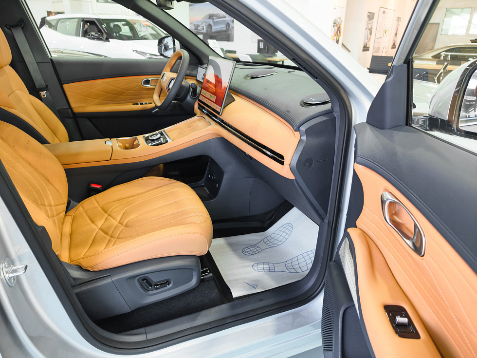 Geely EX5 Гибрид Макс EM-i, серебряный