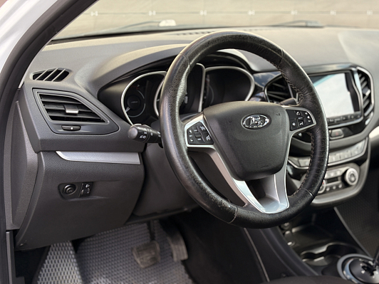 Lada (ВАЗ) Vesta Luxe Multimedia (2018-2019), 2017 года, пробег 174427 км