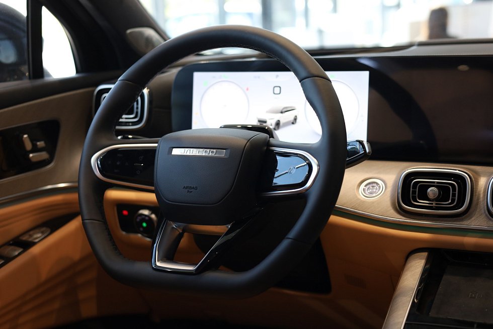 Jaecoo J8 Престиж, серебряный