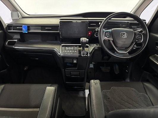 Honda Stepwgn, 2016 года, пробег 103370 км