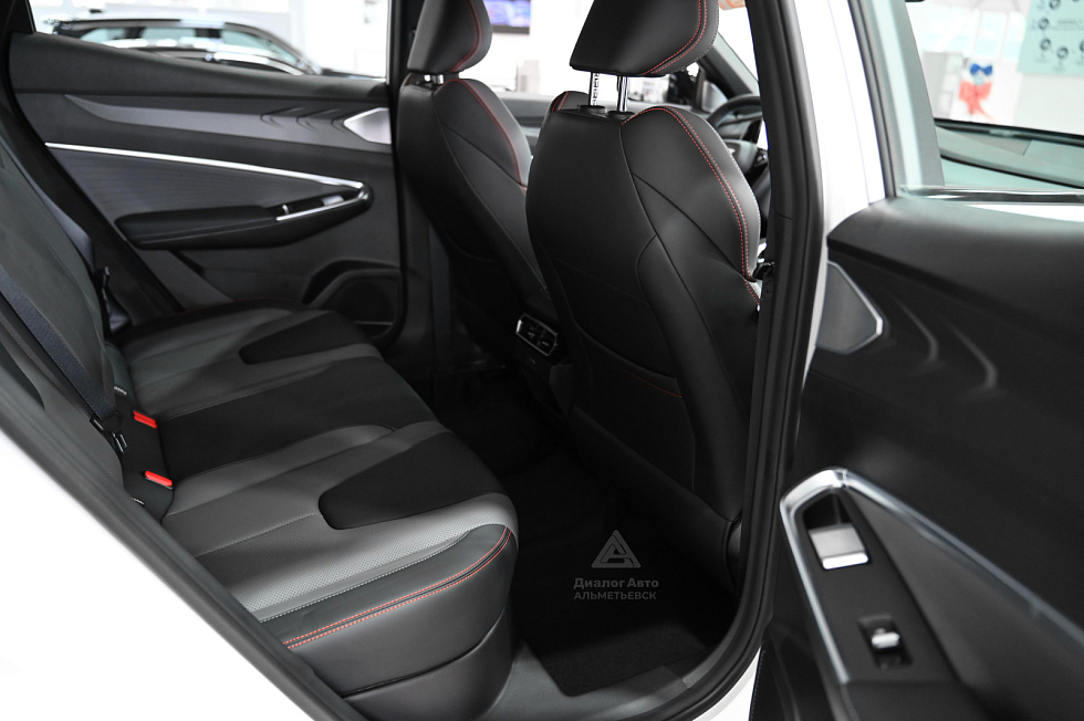 Geely Cityray Flagship Sport, белый