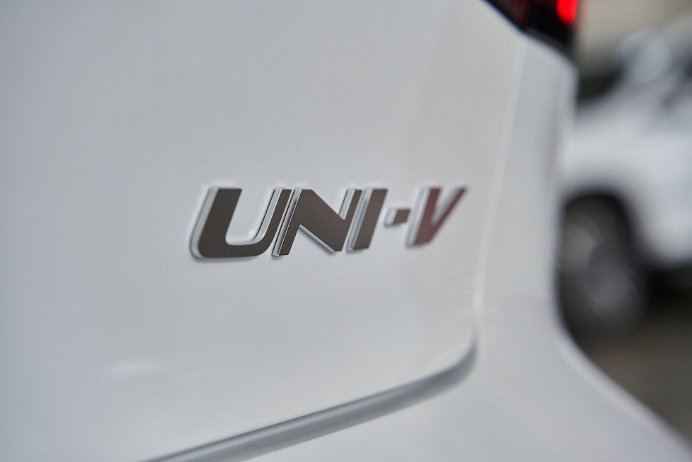 Changan UNI-V Luxe, белый