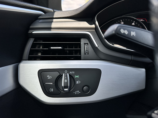 Audi A4 Sport, 2019 года, пробег 181383 км