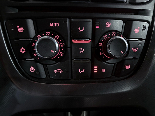 Opel Astra, 2012 года, пробег 233508 км