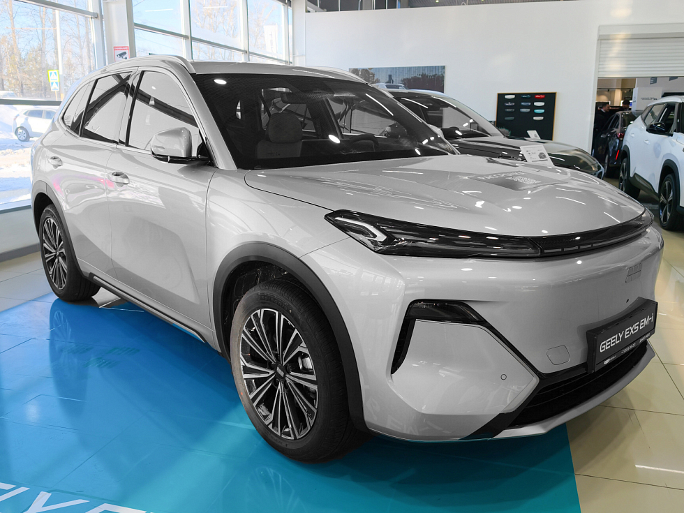 Geely EX5 EM-i Макс, серебряный
