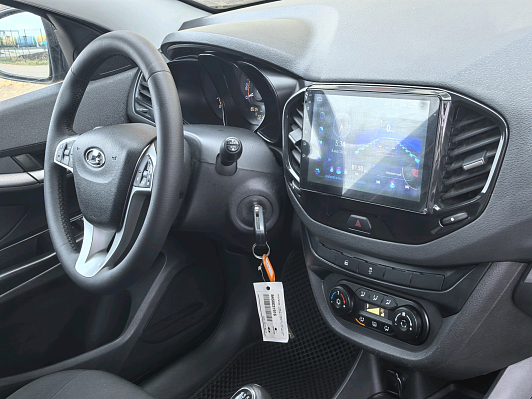 Lada (ВАЗ) Vesta Luxe Multimedia (2017-2019), 2018 года, пробег 105001 км