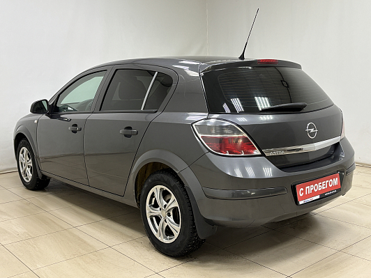 Opel Astra, 2011 года, пробег 169000 км