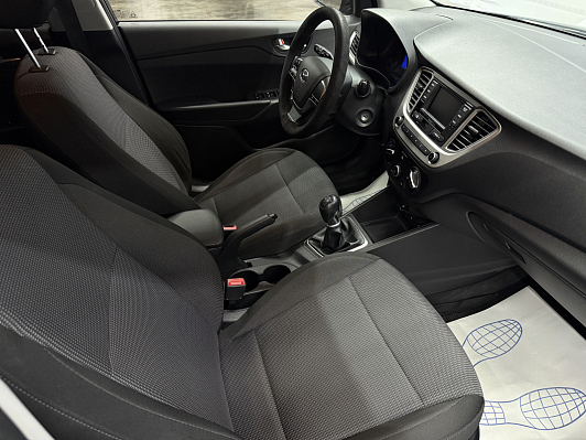 Hyundai Solaris Специальная Серия "10 лет", 2021 года, пробег 75000 км