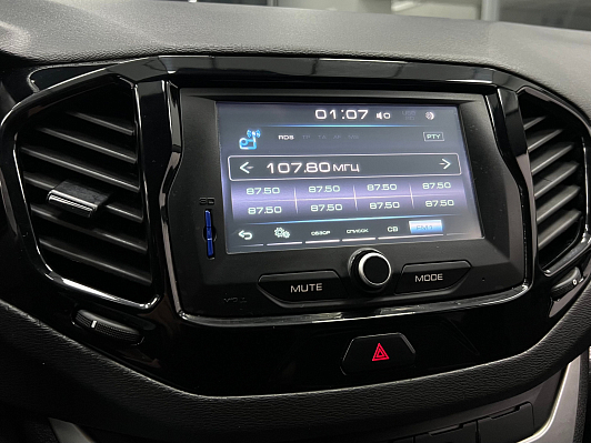 Lada (ВАЗ) Vesta Luxe Prestige, 2019 года, пробег 107353 км