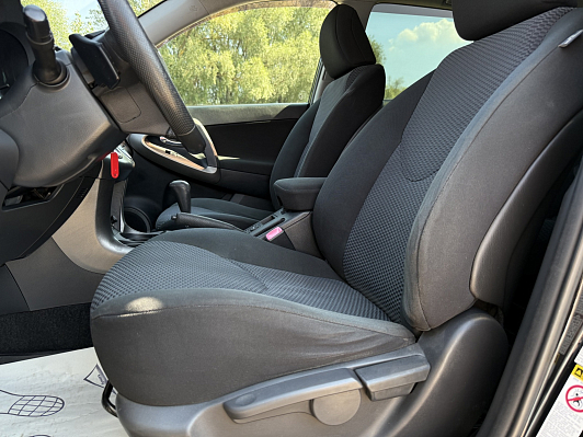 Toyota RAV4, 2011 года, пробег 196465 км