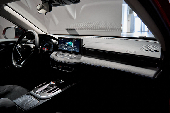 Haval Jolion Tech+, красный