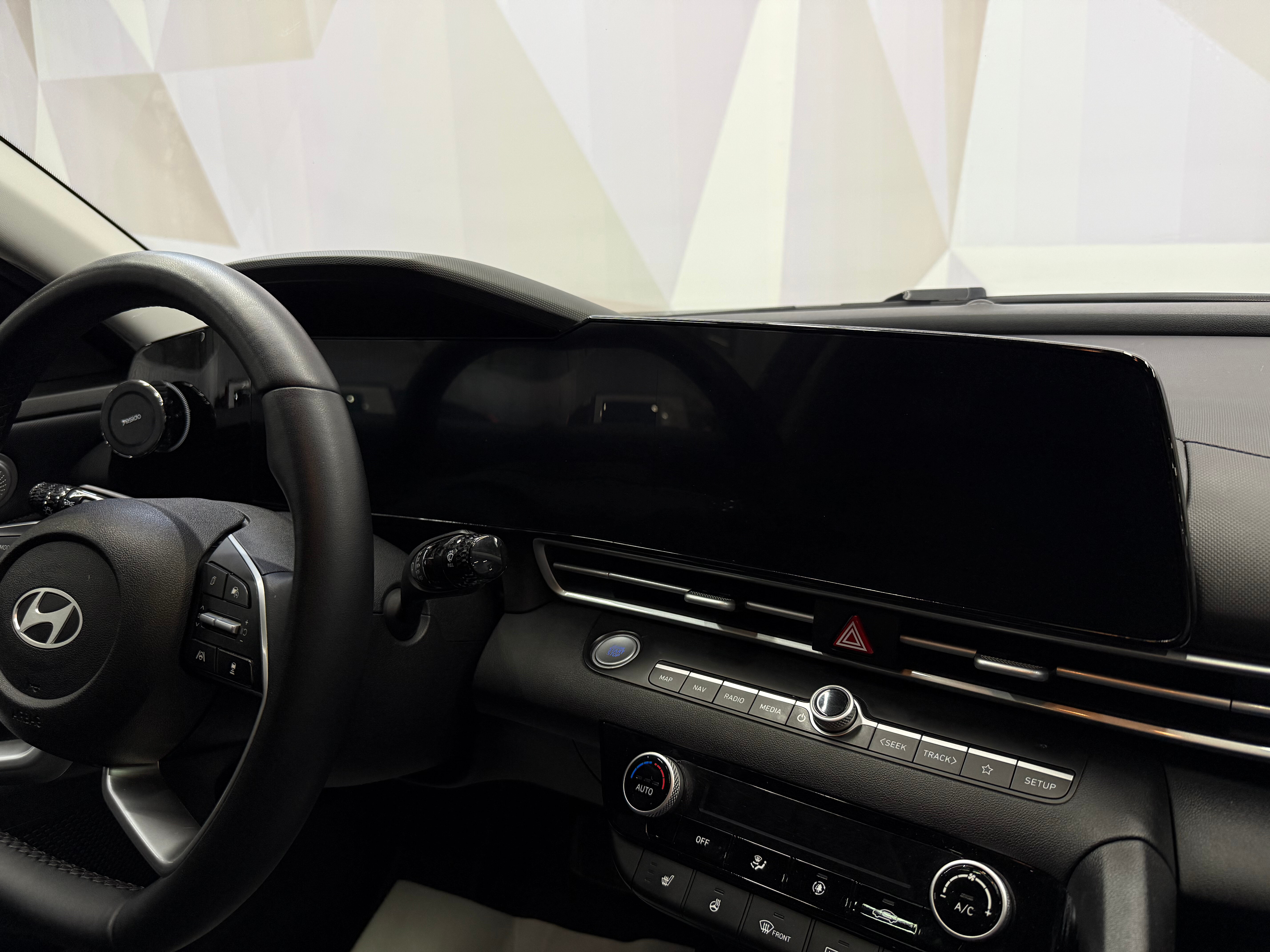 Hyundai Elantra LUX, 2023 года, пробег 76279 км