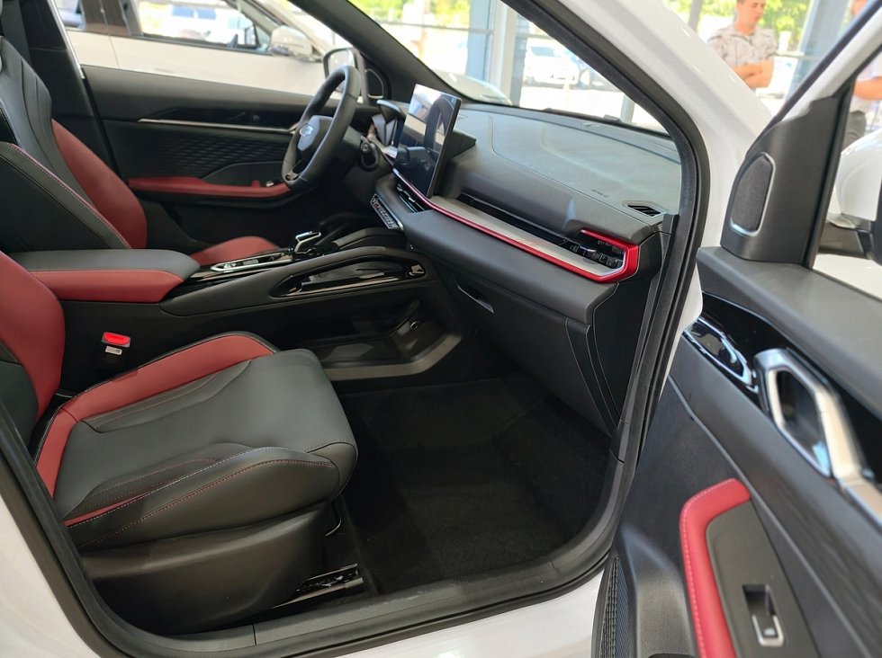 Geely Coolray Спорт, белый