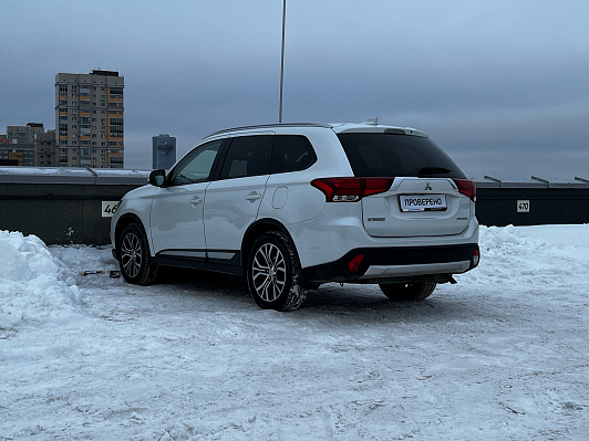 Mitsubishi Outlander Intense, 2018 года, пробег 136476 км