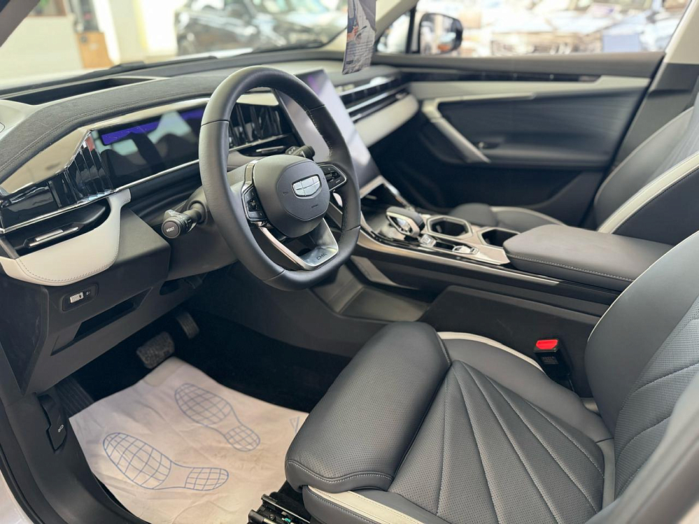 Geely Atlas Люкс, серебряный
