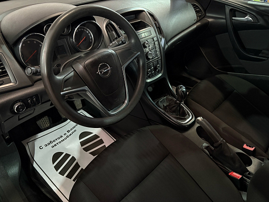 Opel Astra Essentia, 2011 года, пробег 348000 км