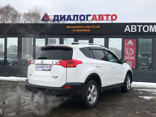 Toyota RAV4, 2015 года, пробег 224000 км