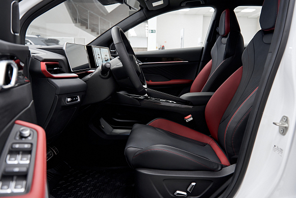 Geely Coolray Flagship, белый