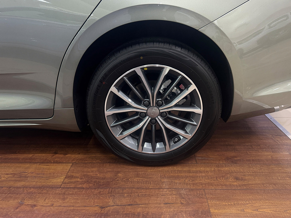 Geely Preface Флагман, зеленый