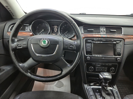 Skoda Superb, 2011 года, пробег 244818 км