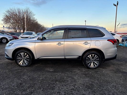 Mitsubishi Outlander Intense+, 2019 года, пробег 103700 км