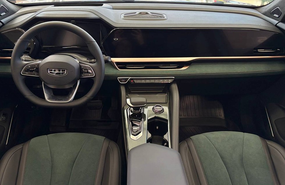 Geely Monjaro Люкс, зеленый