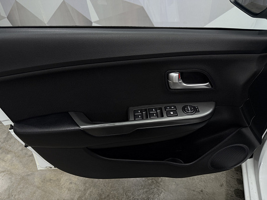 Kia Rio Luxe, 2015 года, пробег 129447 км