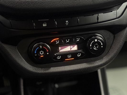 Lada (ВАЗ) Vesta Comfort Multimedia, 2018 года, пробег 142975 км