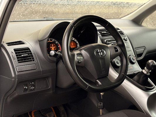 Toyota Auris, 2011 года, пробег 232507 км