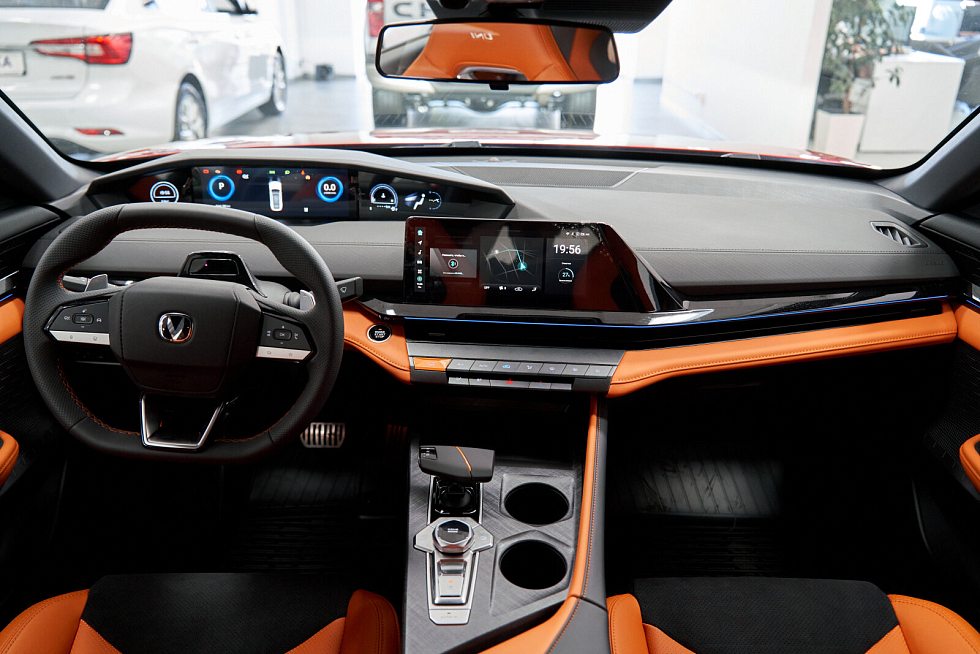 Changan UNI-V LX, красный