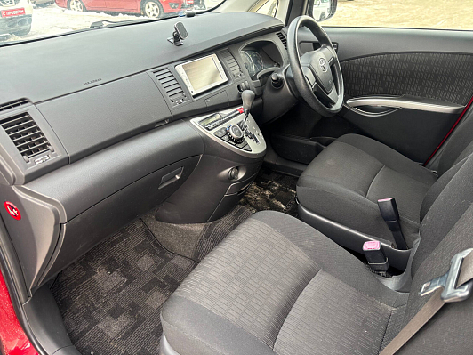 Toyota ISis, 2013 года, пробег 117800 км