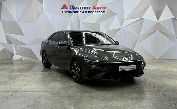Hyundai Elantra LUX, 2023 года, пробег 76279 км