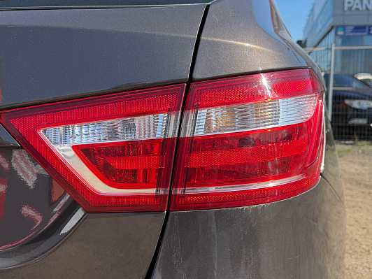 Lada (ВАЗ) Vesta Luxe Multimedia (2017-2019), 2019 года, пробег 124699 км