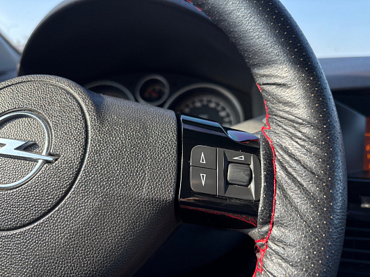 Opel Astra, 2011 года, пробег 190861 км