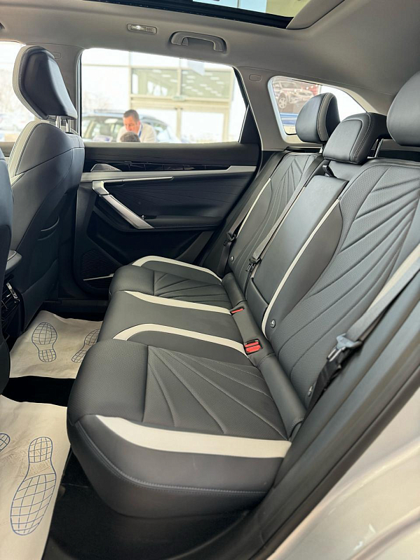 Geely Atlas Flagship, серебряный