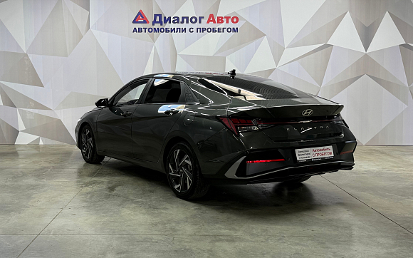 Hyundai Elantra LUX, 2023 года, пробег 76279 км