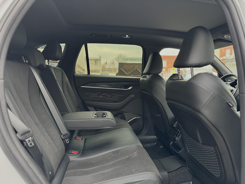 Geely Monjaro Flagship, белый